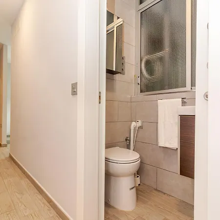 Central & New Apartment *